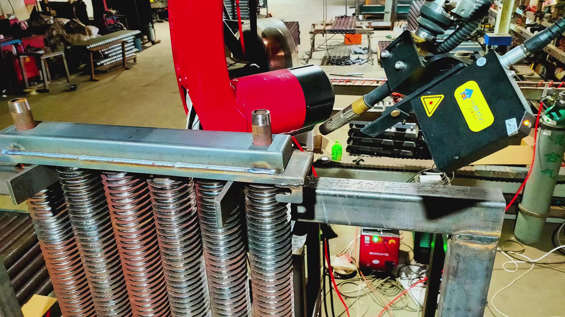 激光視覺(jué)焊縫跟蹤與路徑規(guī)劃技術(shù)助力暖氣片焊接自動(dòng)化升級(jí) 激光視覺(jué)焊縫跟蹤與路徑規(guī)劃技術(shù)助力暖氣片焊接自動(dòng)化升級(jí)