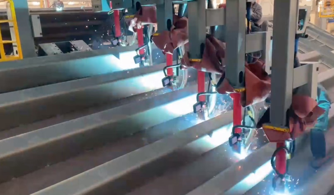 激光位移傳感器在機(jī)器人引導(dǎo)與自動(dòng)定位中的應(yīng)用 激光位移傳感器在機(jī)器人引導(dǎo)與自動(dòng)定位中的應(yīng)用